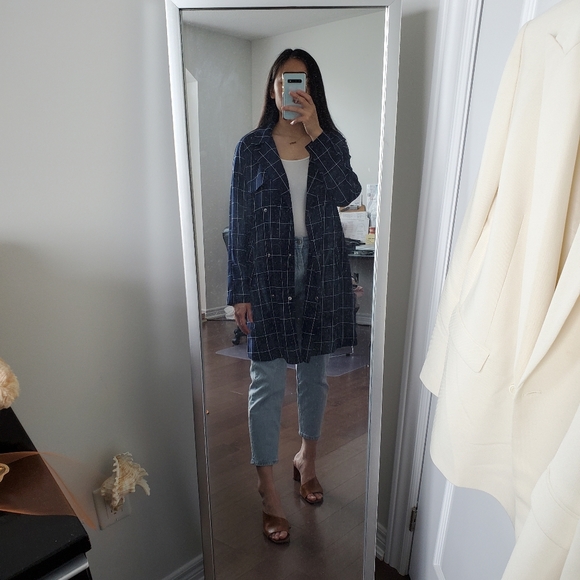 EUC F21 Grid Pattern Flowy Trench Coat. - Picture 5 of 5